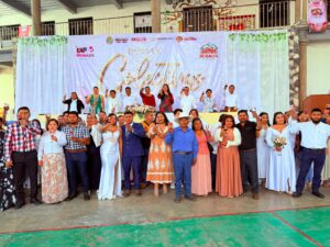 40 parejas sellan su amor en bodas colectivas en Nogales