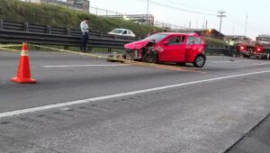 Mujer pierde la vida en fatal accidente sobre la autopista Orizaba-Córdoba